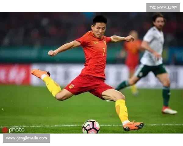 揭秘足球运动员高薪背后的经济动力与社会深远影响及行业变革趋势 揭秘足球运动员高薪背后的经济动力与社会深远影响及行业变革趋势